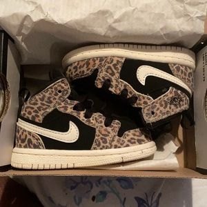 Jordan 1 Mid SE with Box